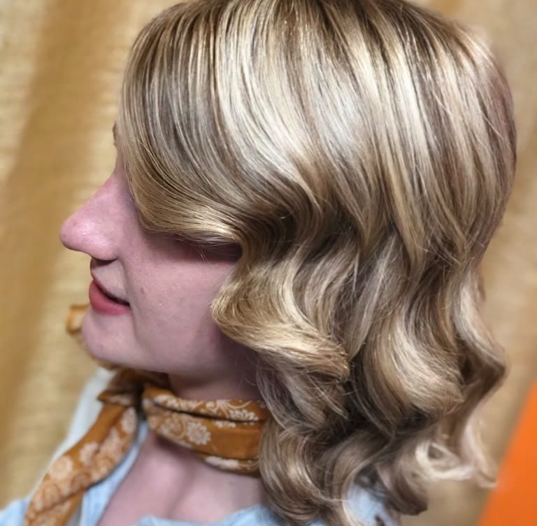 Blonde vintage waves
